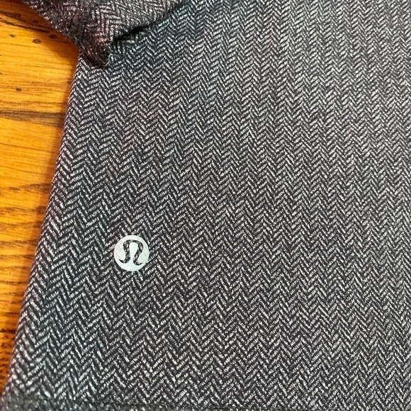 Lululemon 1/4 zip hoodie heathered gray size large 8/10? thumb hole. - Picture 10 of 12
